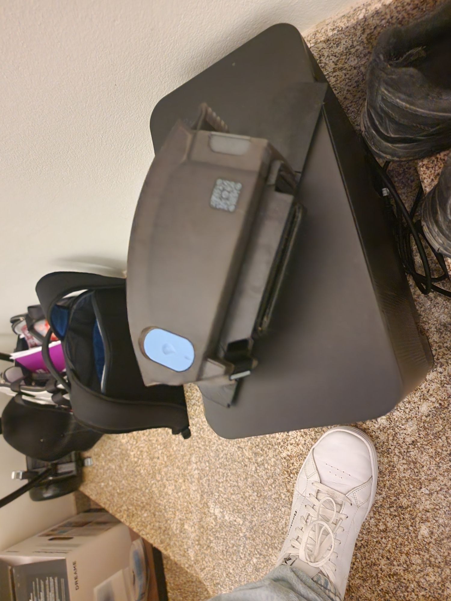 Coluna de carregamento e despeijo airrobot e mopa