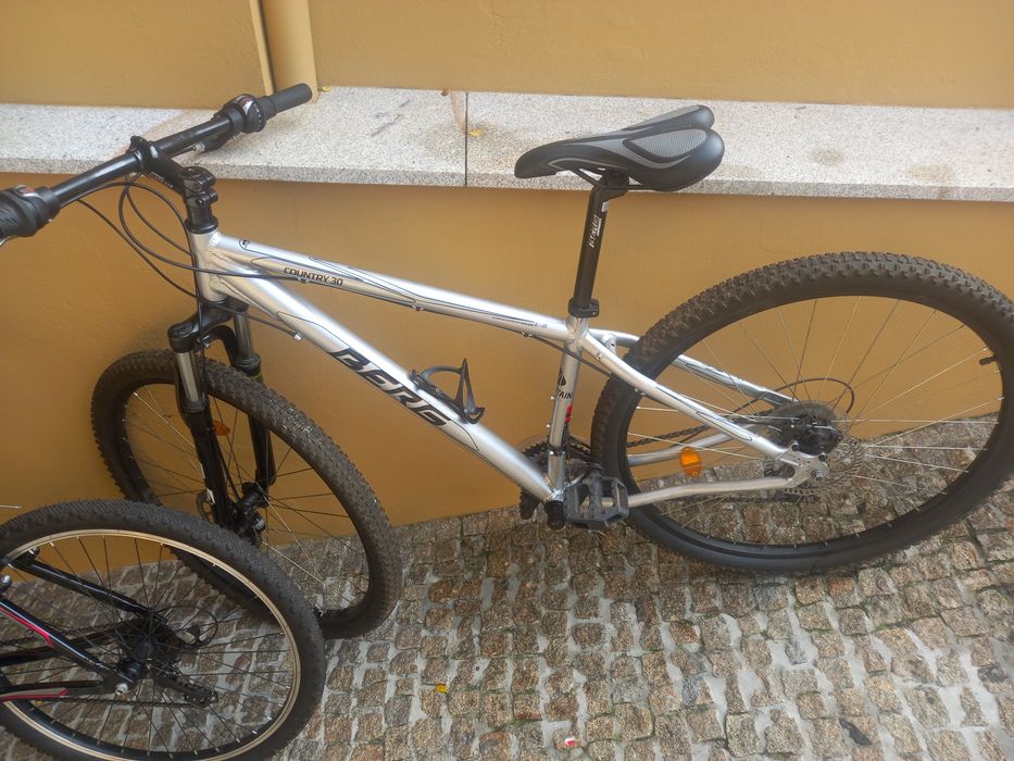 Duas Bicicletas Berg.