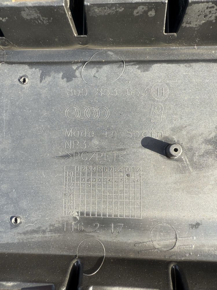 Grill atrapa Audi Q3 8U oryginał
