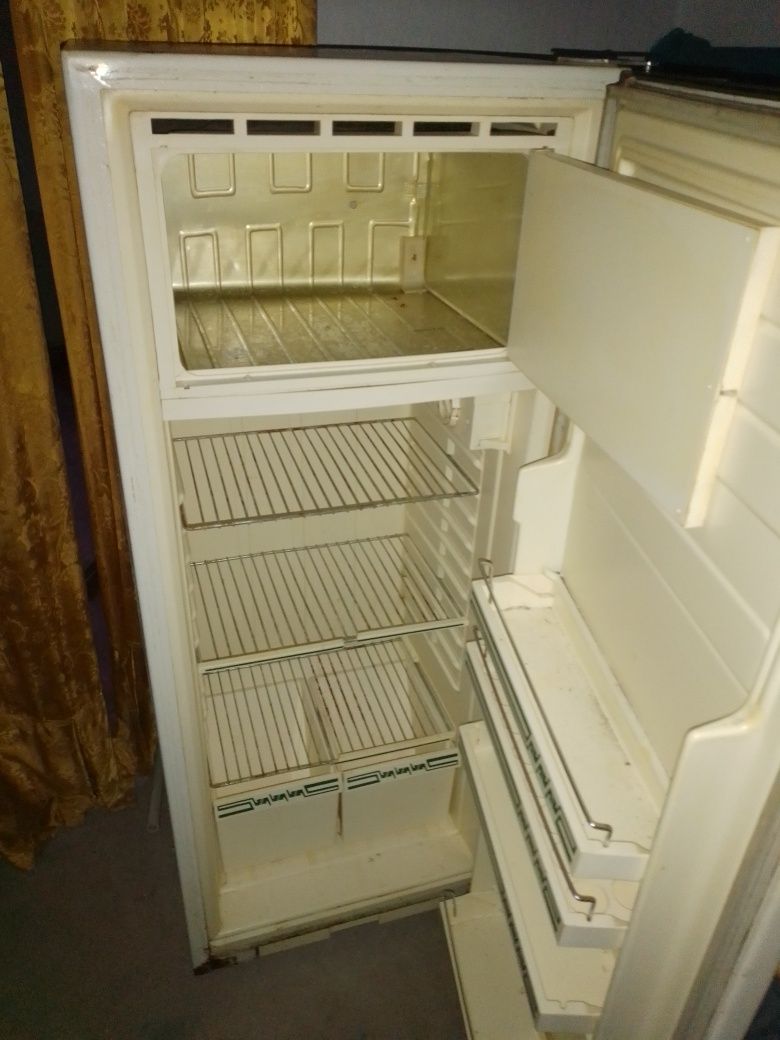 Холодильник техника для кухні