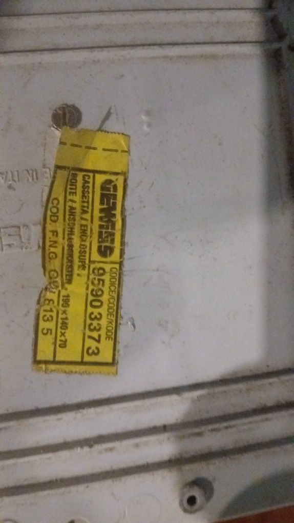 Caixa eléctrica em bom estado