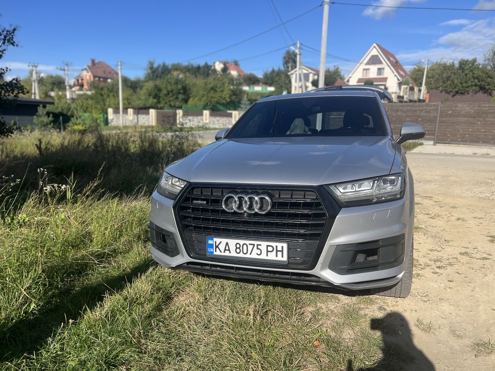 Продаж  Audi Q7 ,