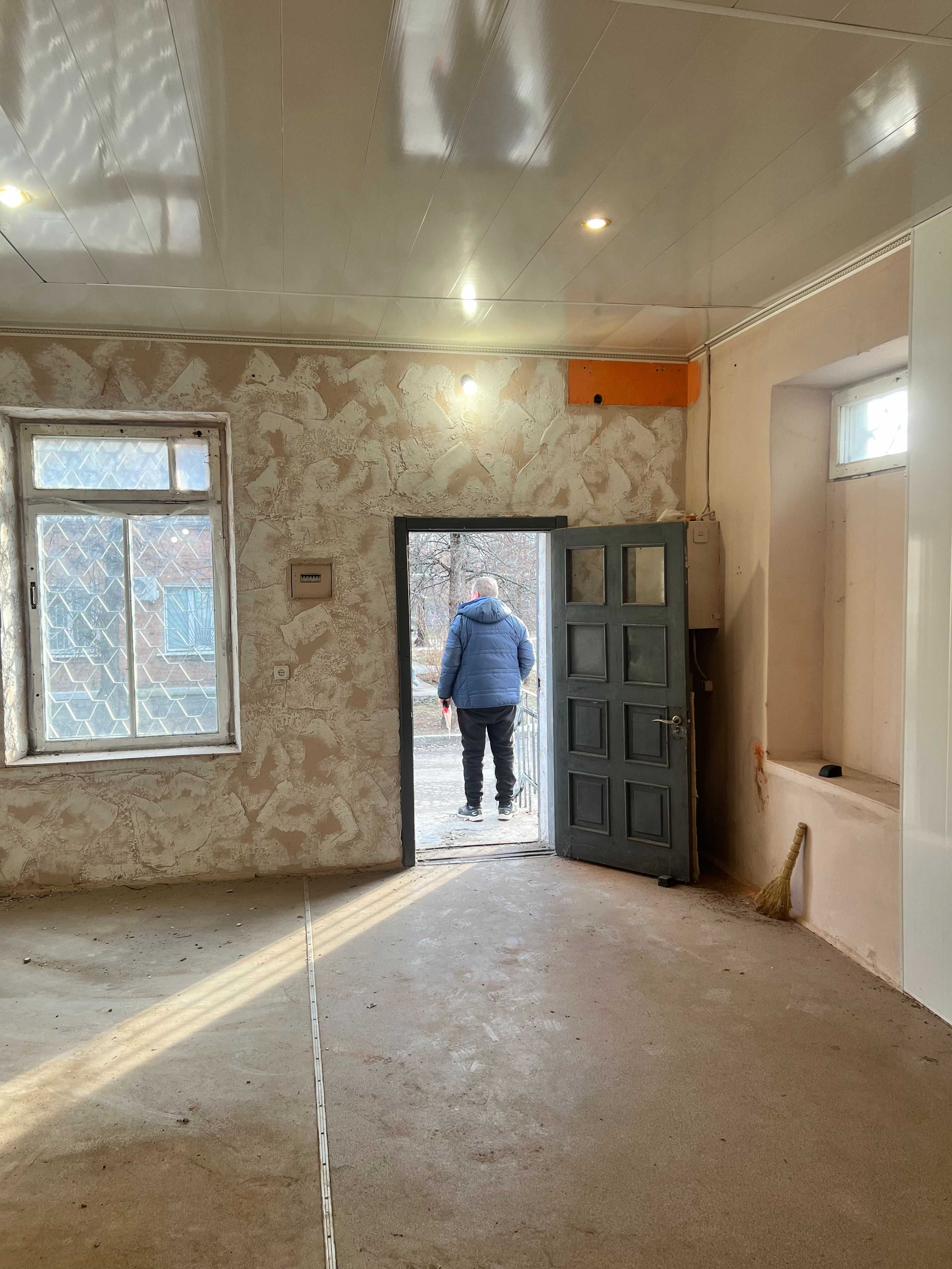 Продам нежилое помещение на Залютино возле ринка
