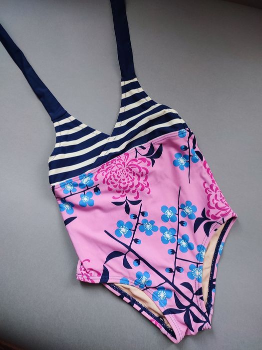 Nowy strój kąpielowy dla dziewczynki