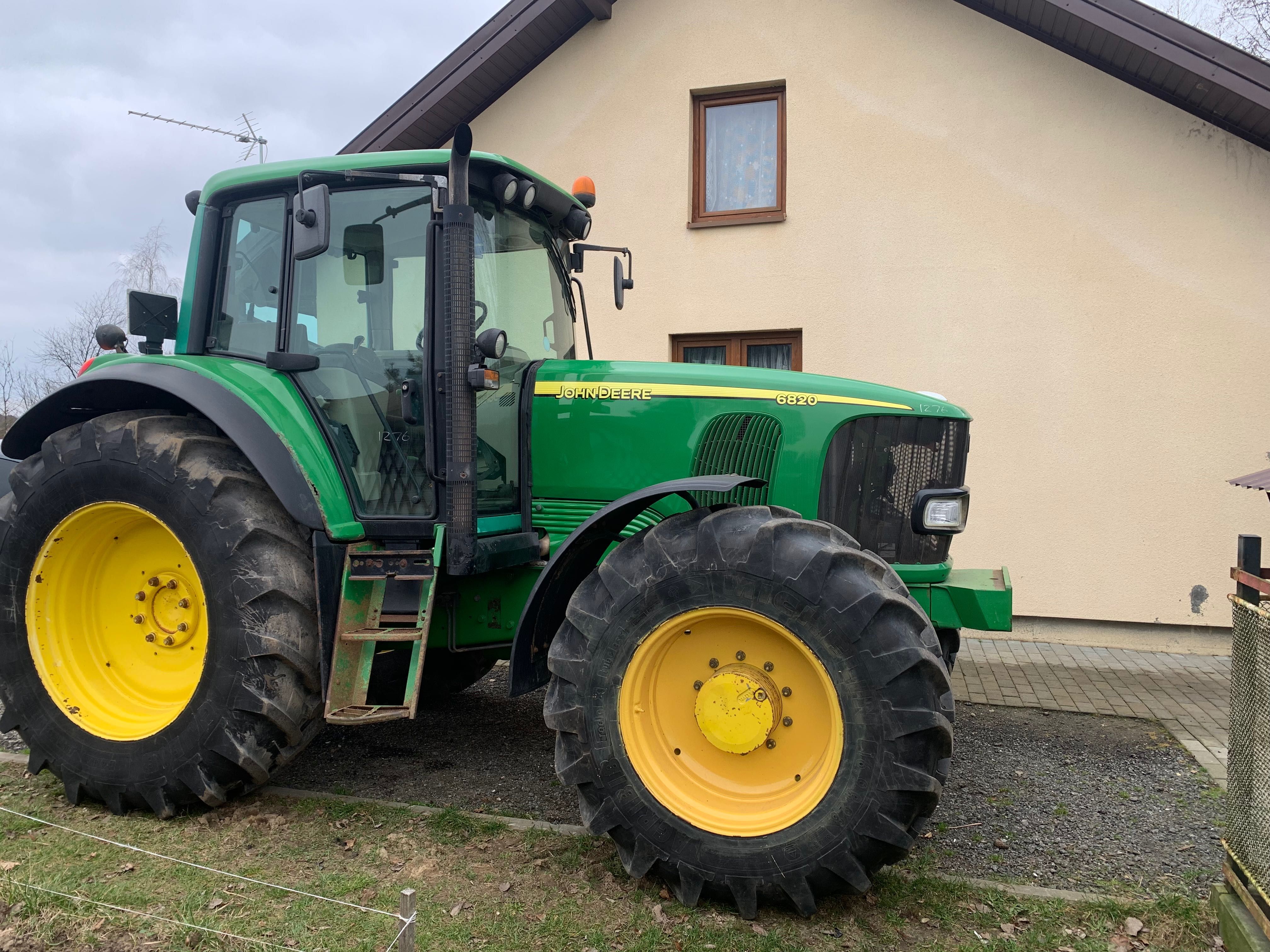 Ciągnik John Deere 6820