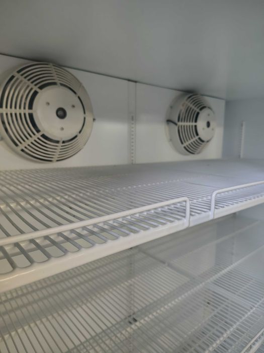 Холодильна вітрина шкаф