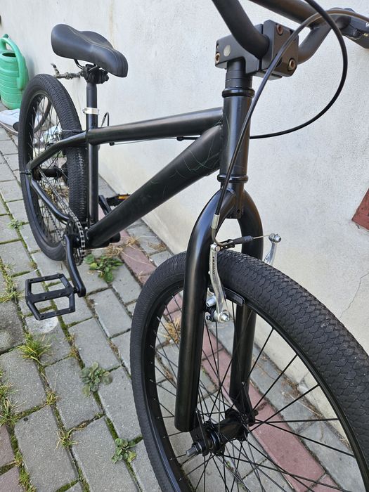 Rower typu dirt / street – czarny mat, gotowy do jazdy!