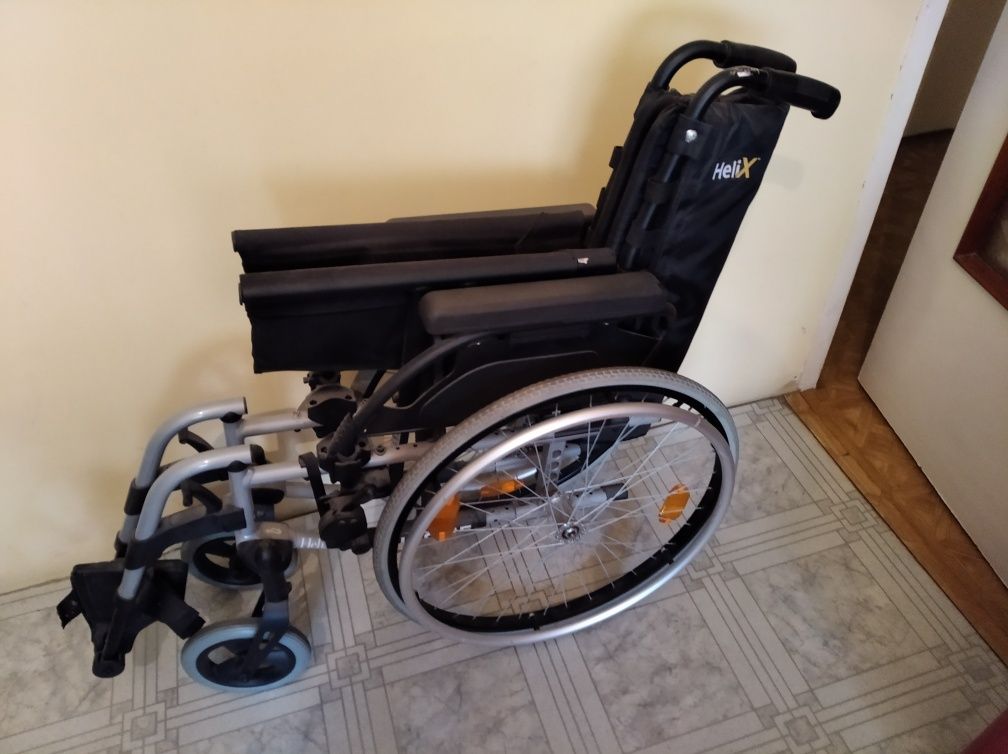 Wózek inwalidzki wzmacniany