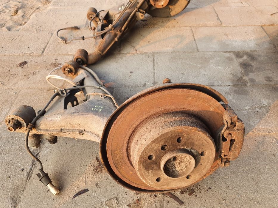 BMW E36 Wahacz Wahacze Tył Tylne Prawy Lewy Tylni Części BMA