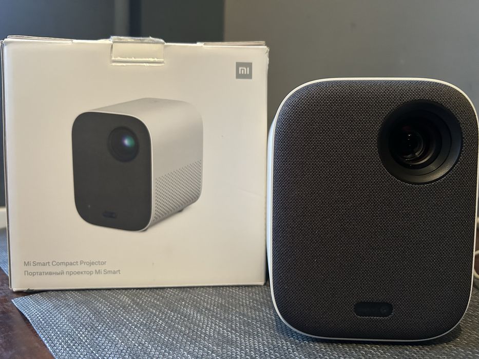 Проєктор Xiaomi Mi Smart Compact Projector — ідеальний стан!