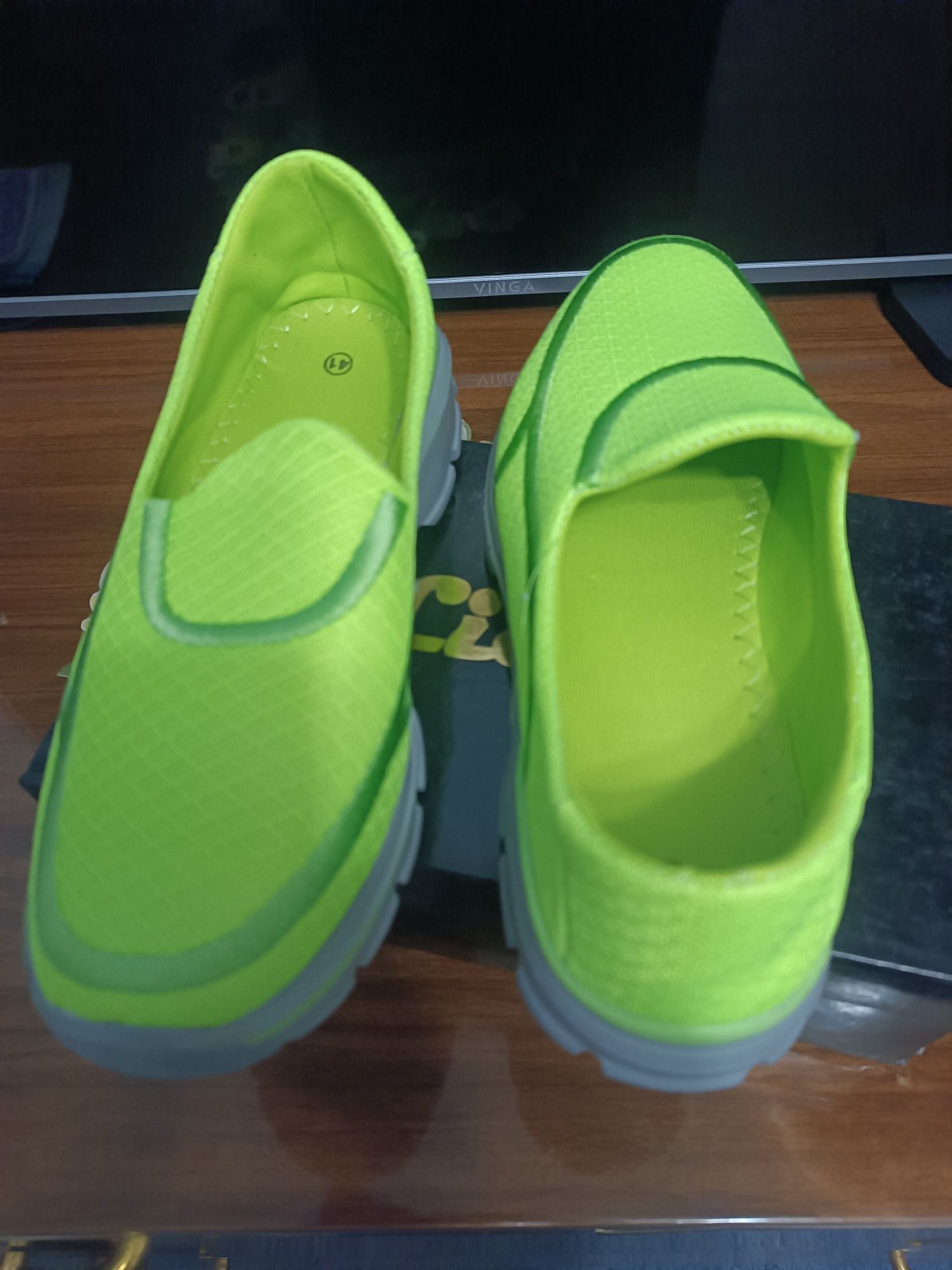 Продам жіночі мокасини
