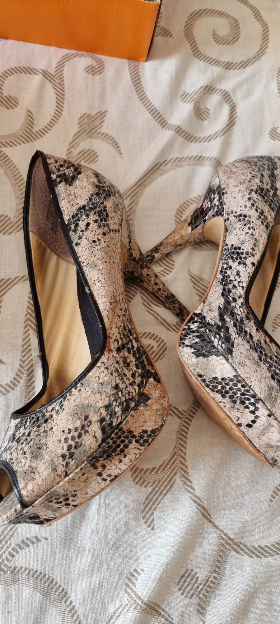 Взуття bershka  40