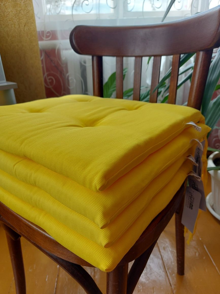 Накладки / подушки на стілець
