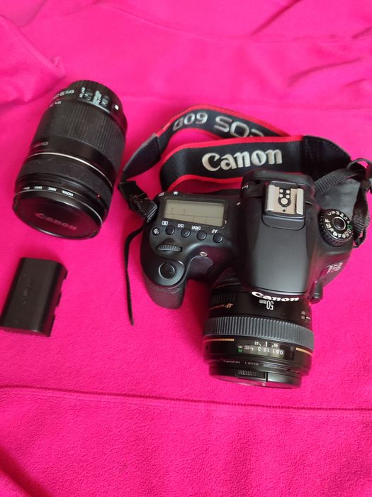 Комплектом камера Cenon 60d, об'єктив cenon EFS 18-135, чохол, штатів