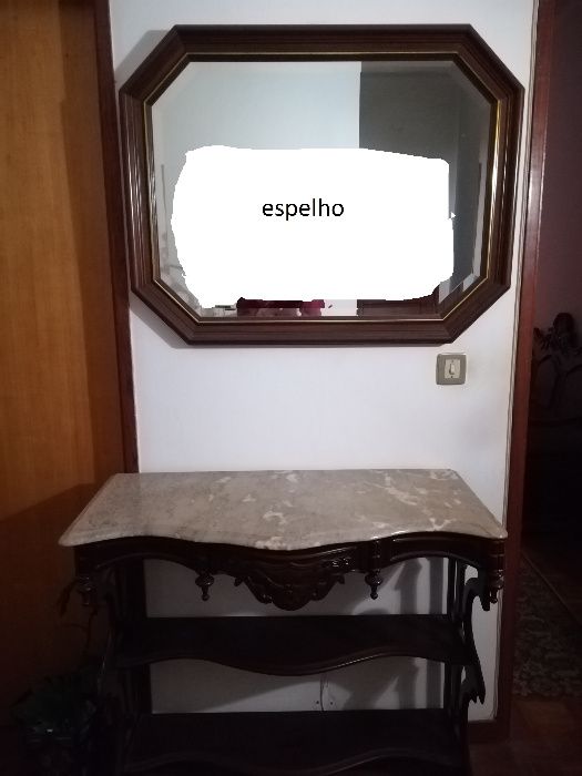 Credência com espelho