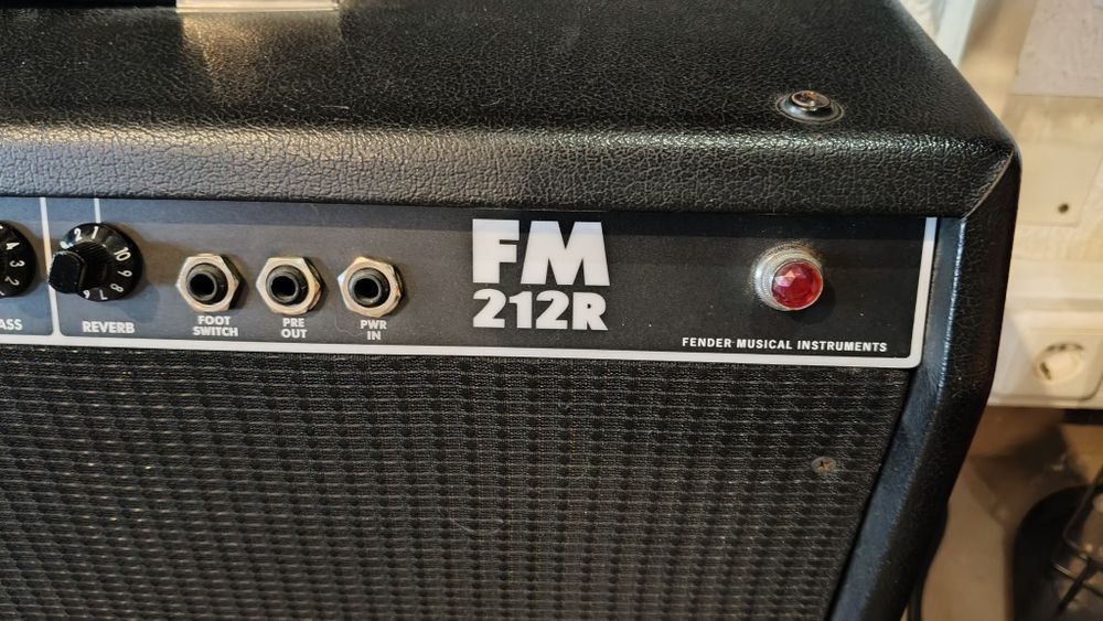 Fender combo stereo FM 212R