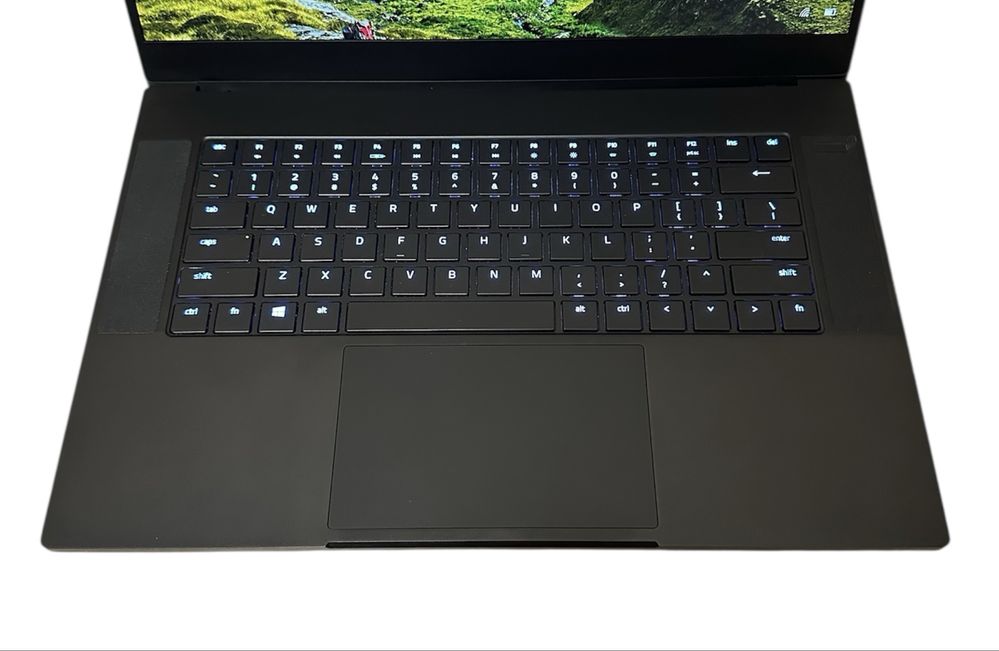 Razer Blade i7-9750H/RTX 2080 8gb/32gb ddr4/1TB ssd/Full HD 240Hz