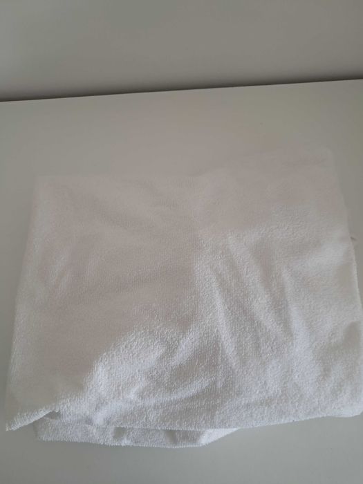 Resguardo impermeável para berço