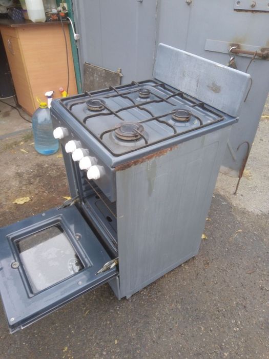 Продам газовую плиту