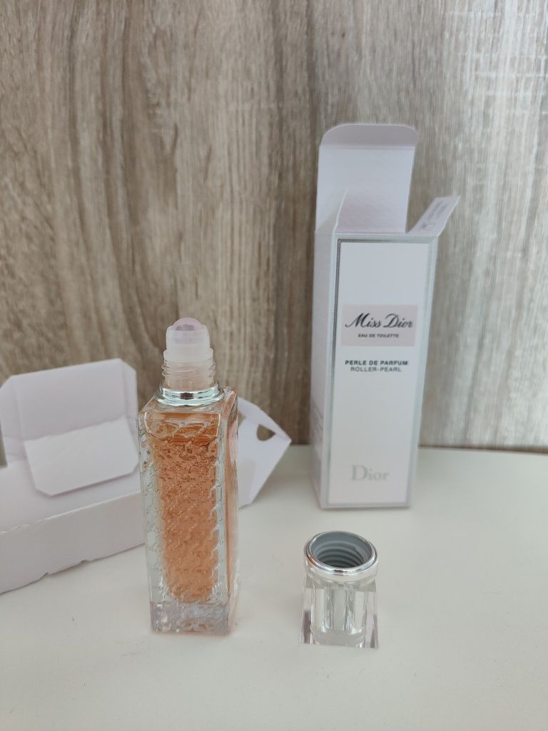 Туалетна вода MISS DIOR Absolutely Blooming Roller-PEARL