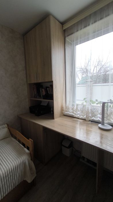 Продам супер стіл під вікно