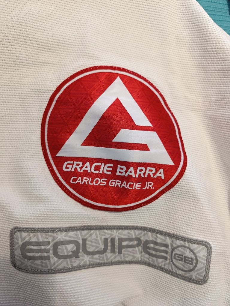 Kimono Gracie Barra mulher F3