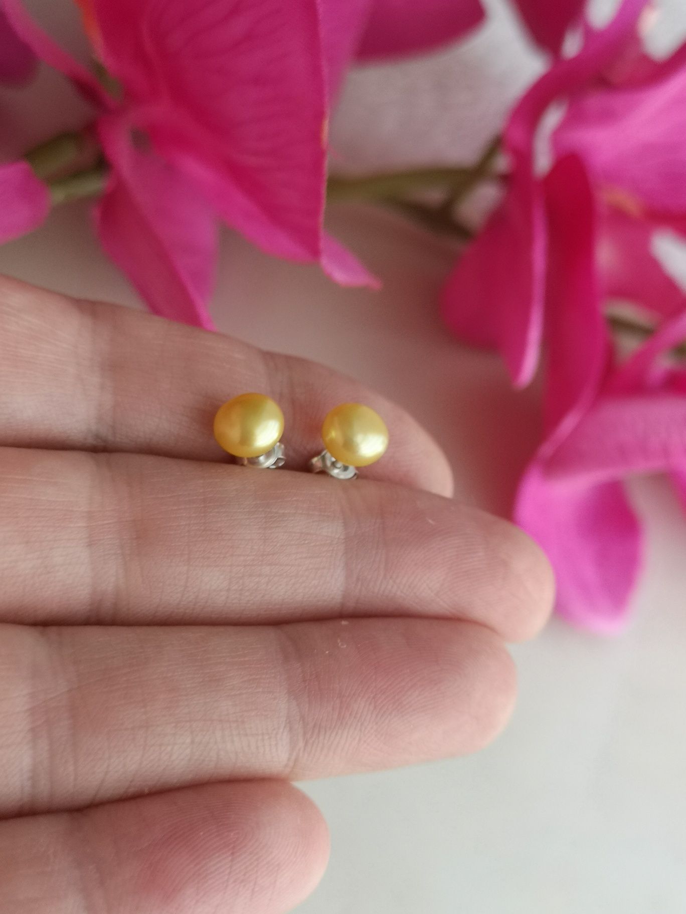 kolczyki sztyfty ze złotą perłą