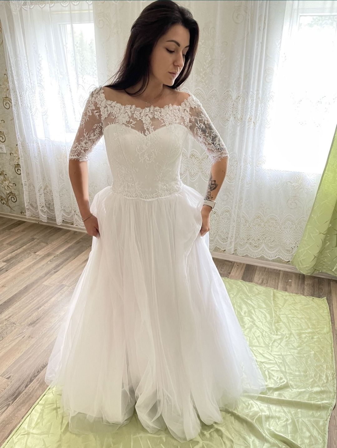 Сукня весільна біла пишна