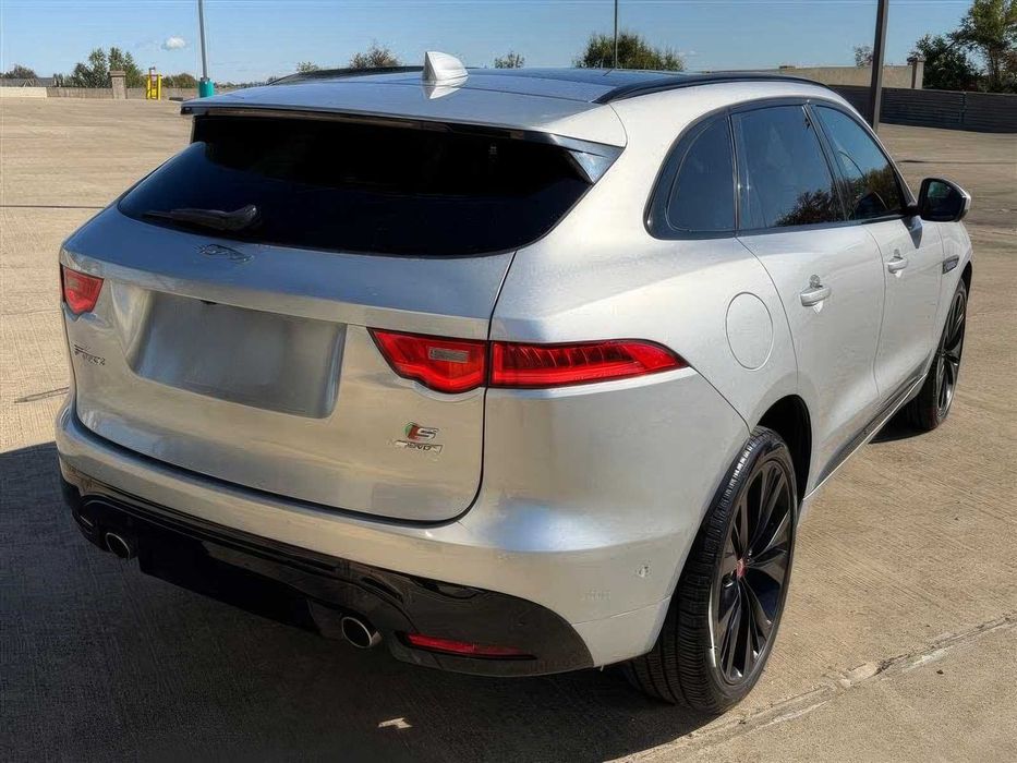 Jaguar F-PACE S      2019