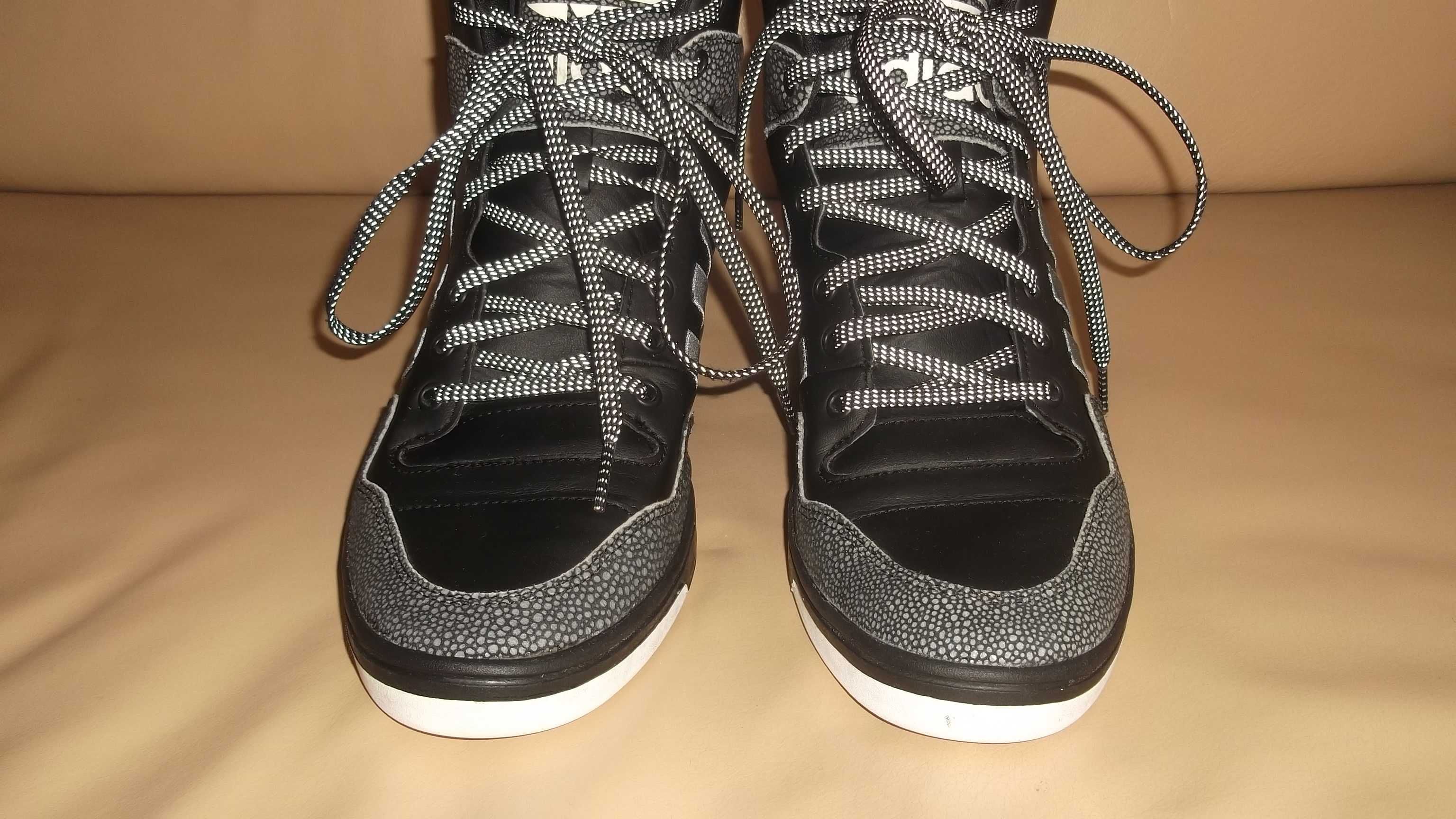 sapatilha bota da marca adidas mulher