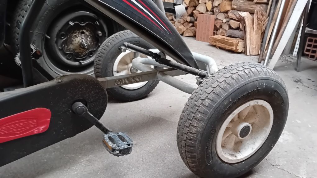 Vendo ou troco por algo de meu interesse.Kart Berg, carro a pedais