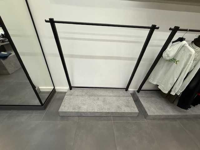 Wieszaki glamour z dostawką na buty