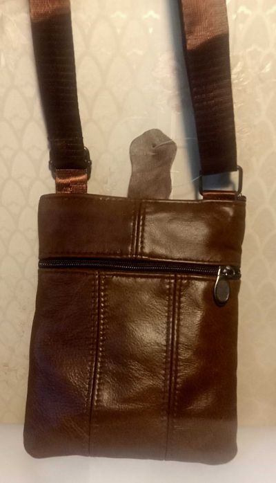 Сумка на плечо из натуральной кожи.