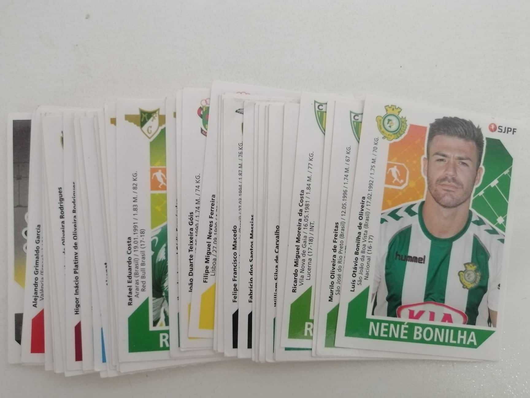 Cadernetas de futebol e outras e cromos