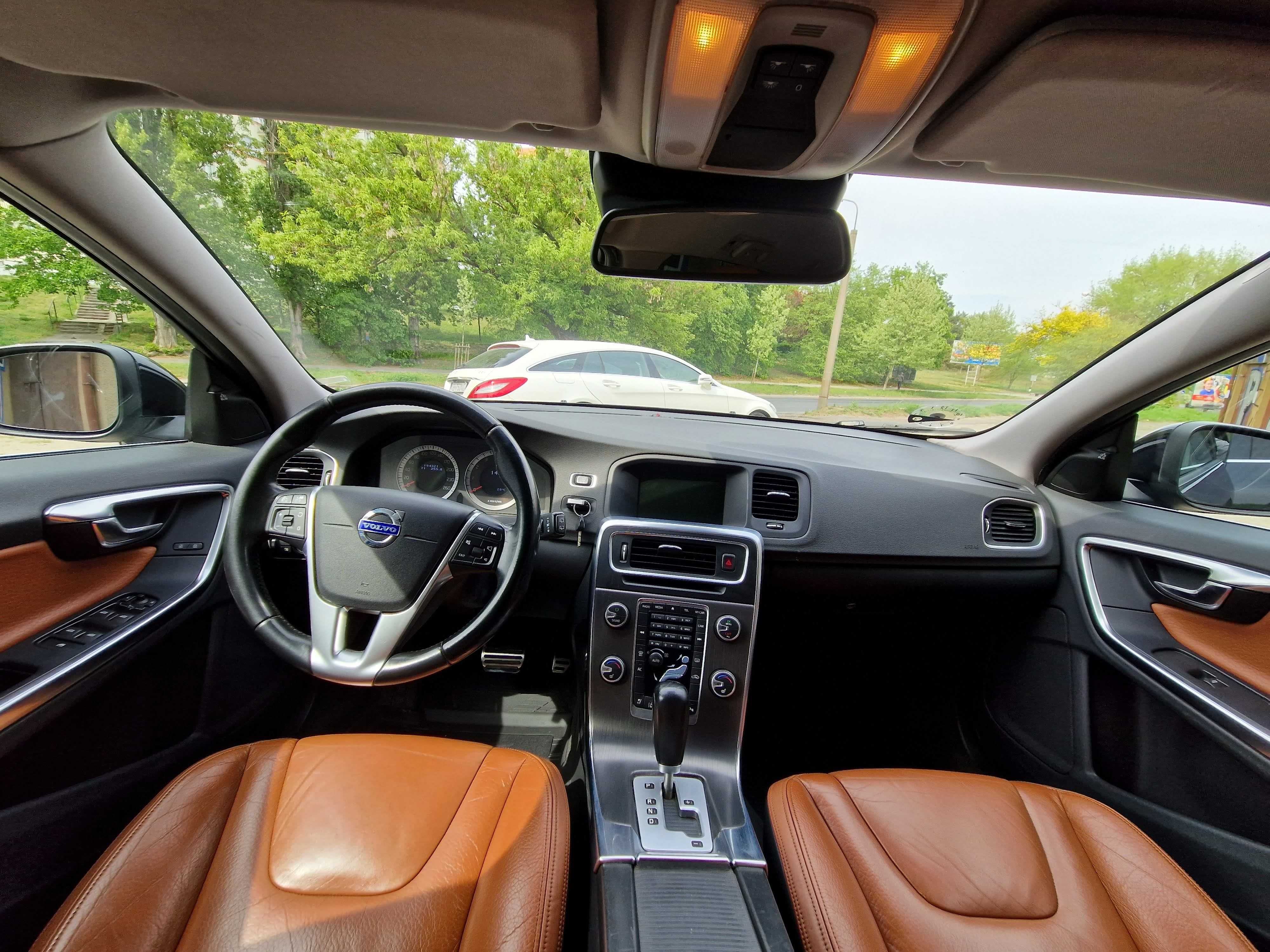 Volvo V60 Volvo V60 R-Design, Eibach, 3.0 Turbo 304 PS Automat AWD