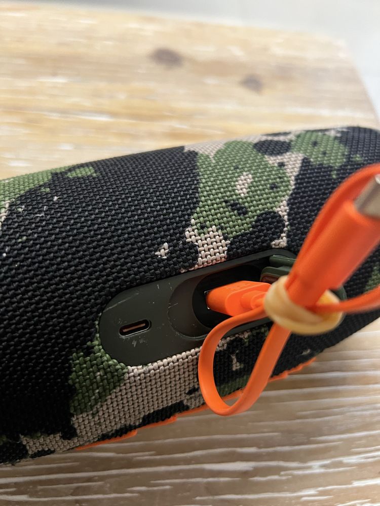 Coluna Jbl charge 5 . . .