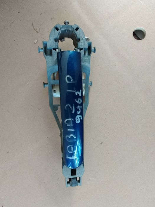 SKODA FABIA 2 klamka drzwi kaseta lewy przód 9642