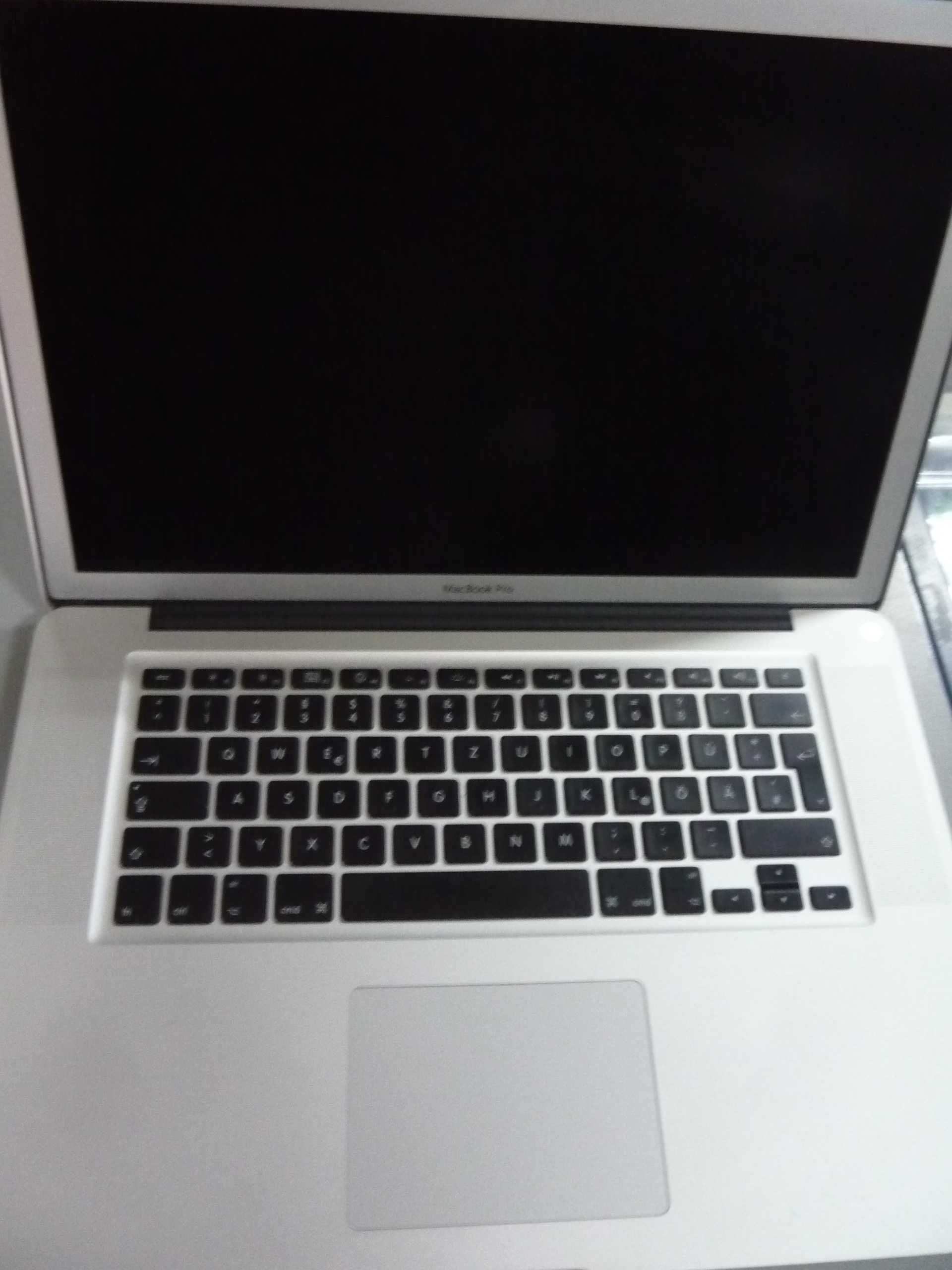 Laptop APPLE MacBook Pro  i7 / 1TB/ 8GB RAM/ GT330M