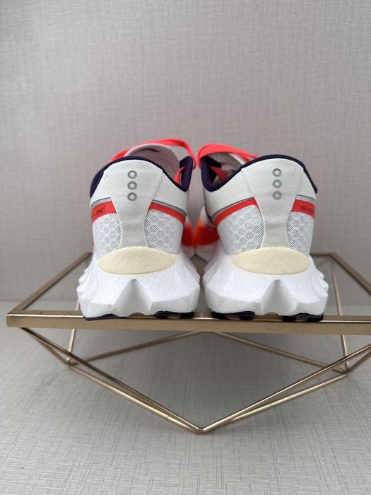 Бігові кросівки Saucony Endorphin pro 4