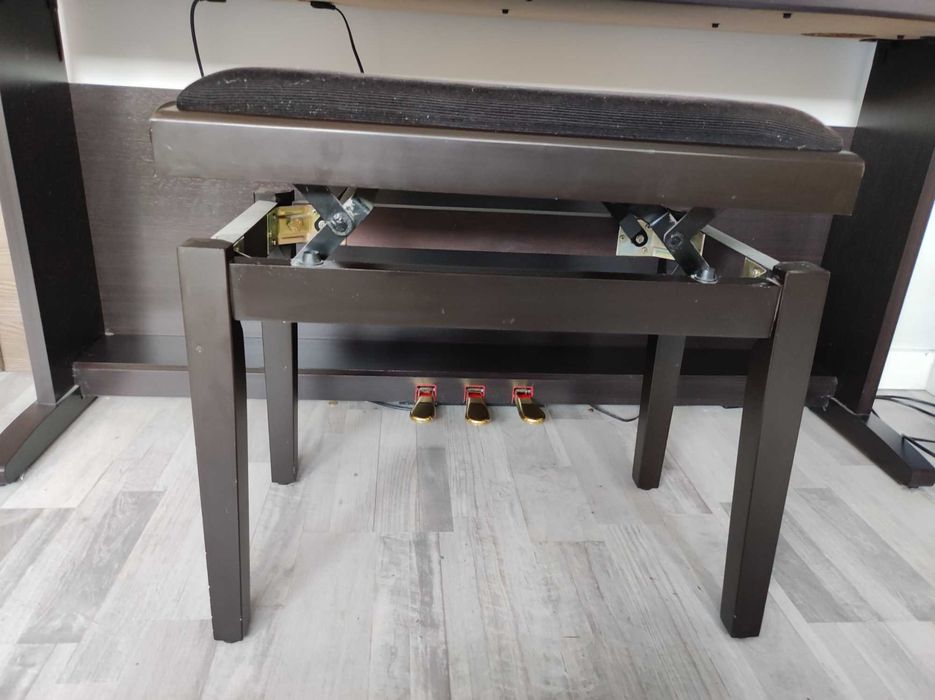 Pianino elektryczne marki KAWAI z ławą