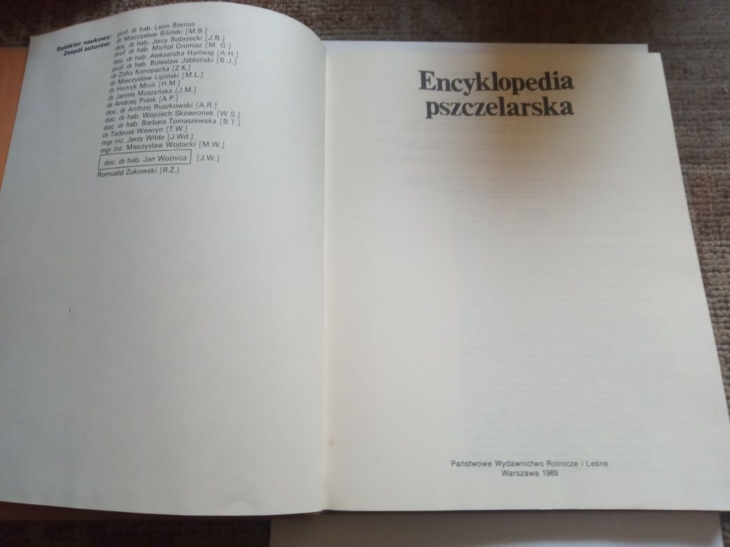 Encyklopedia pszczelarska 1989r