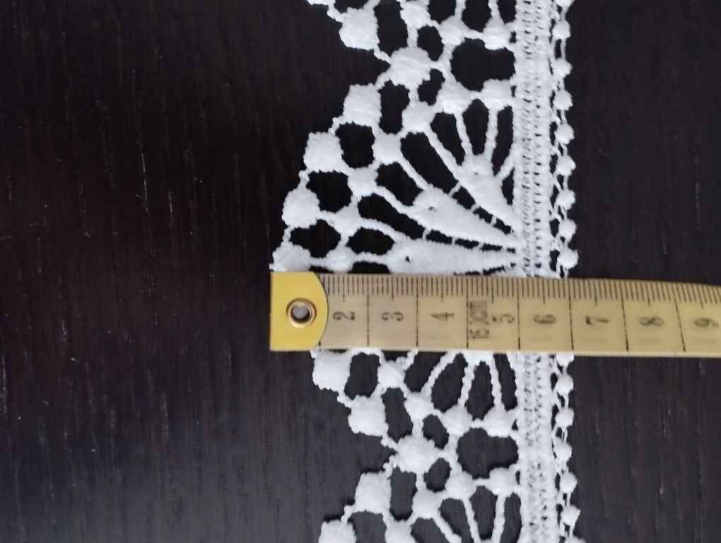 Gipiura, koronka biała szer 6cm 15 metrów.