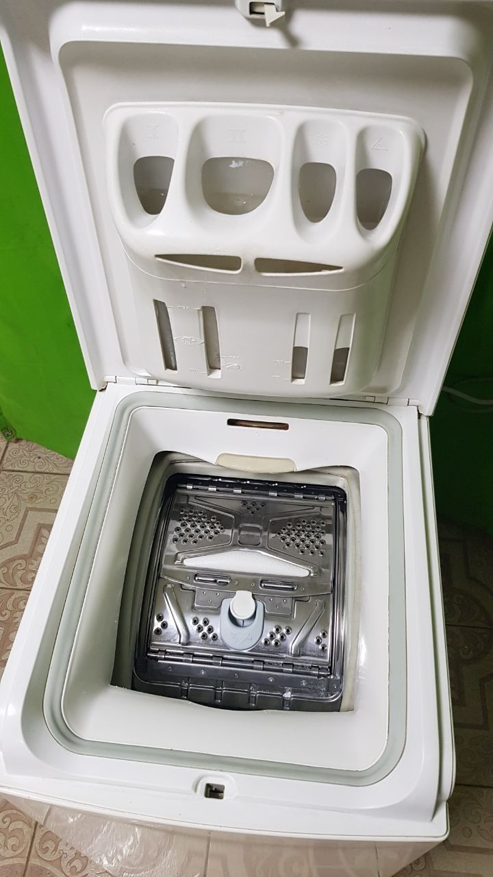 Пральна машина вертикальная б/в Whirlpool 5 kg 1200 об/хвил дисплеем в