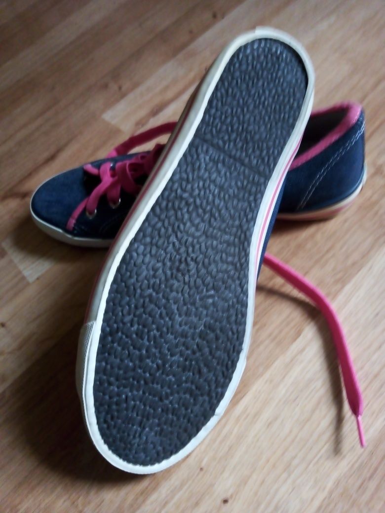 Nowe  trampki bez metki