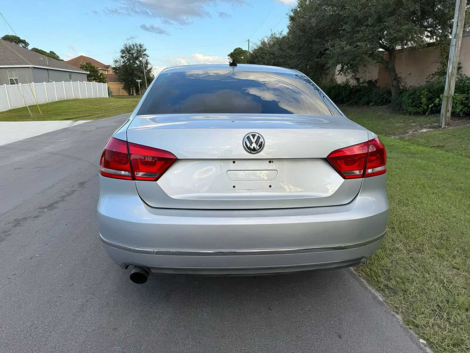 Volkswagen Passat      2013