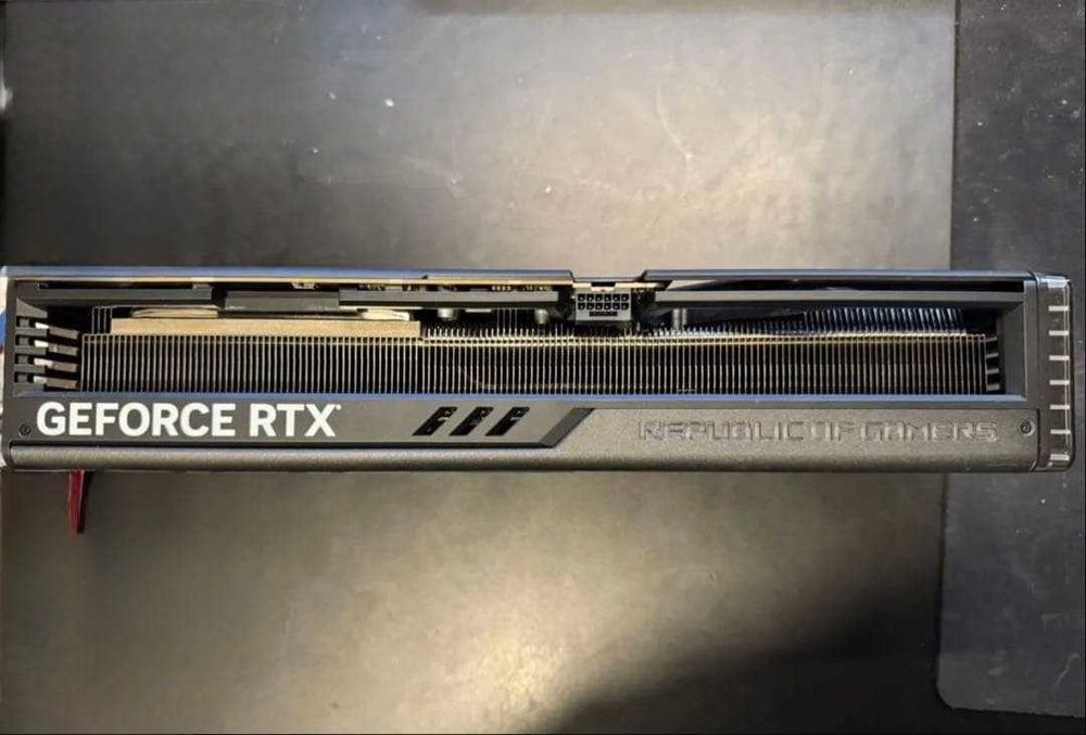 Продаю свою RTX 4080 від ASUS у версії ROG Strix