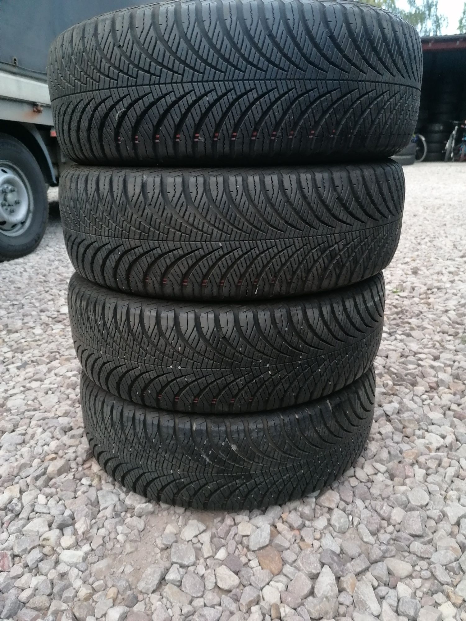 195/55/16 Goodyear wielosezonowe całoroczne