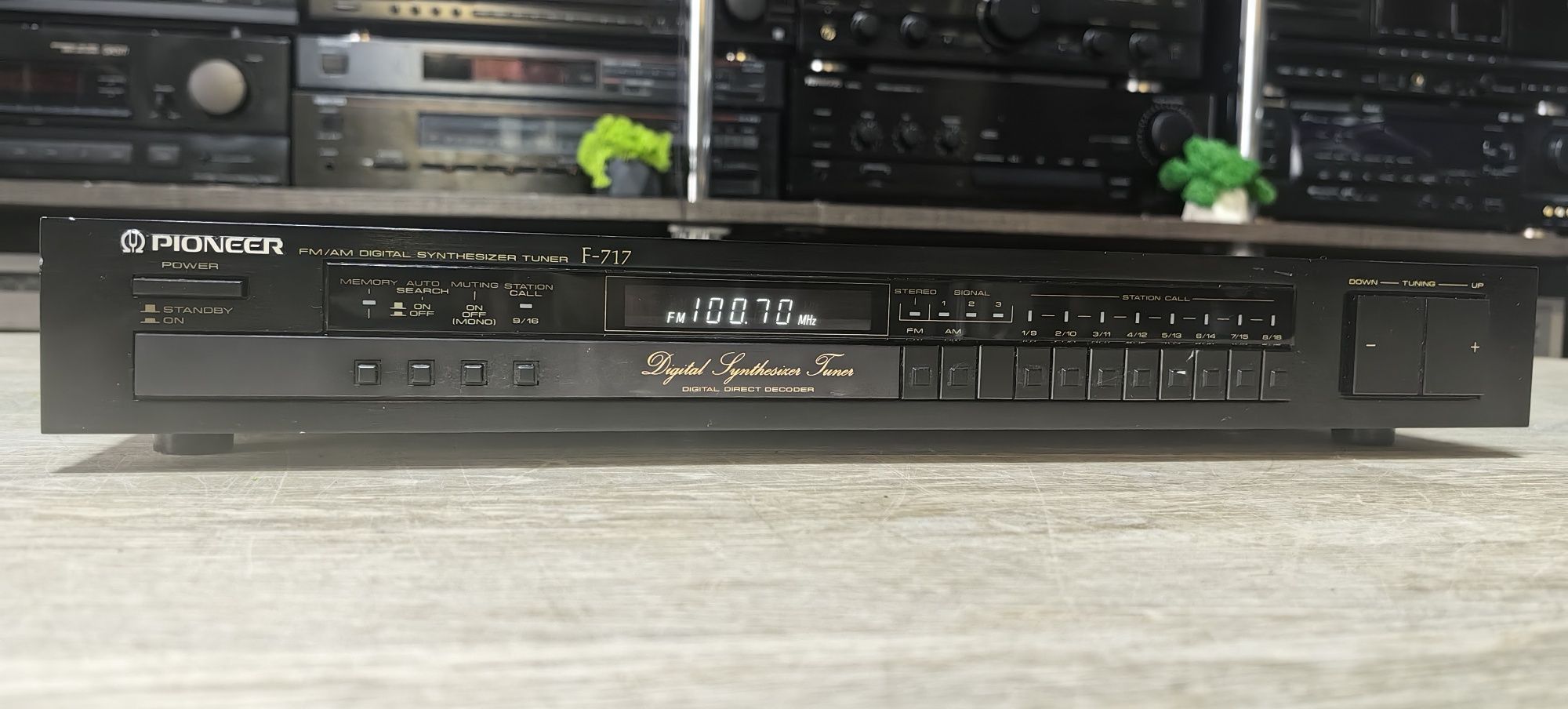 Тюнер Pioneer F-717