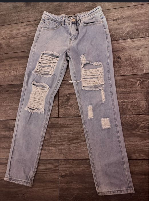 Джинси жіночі рвані