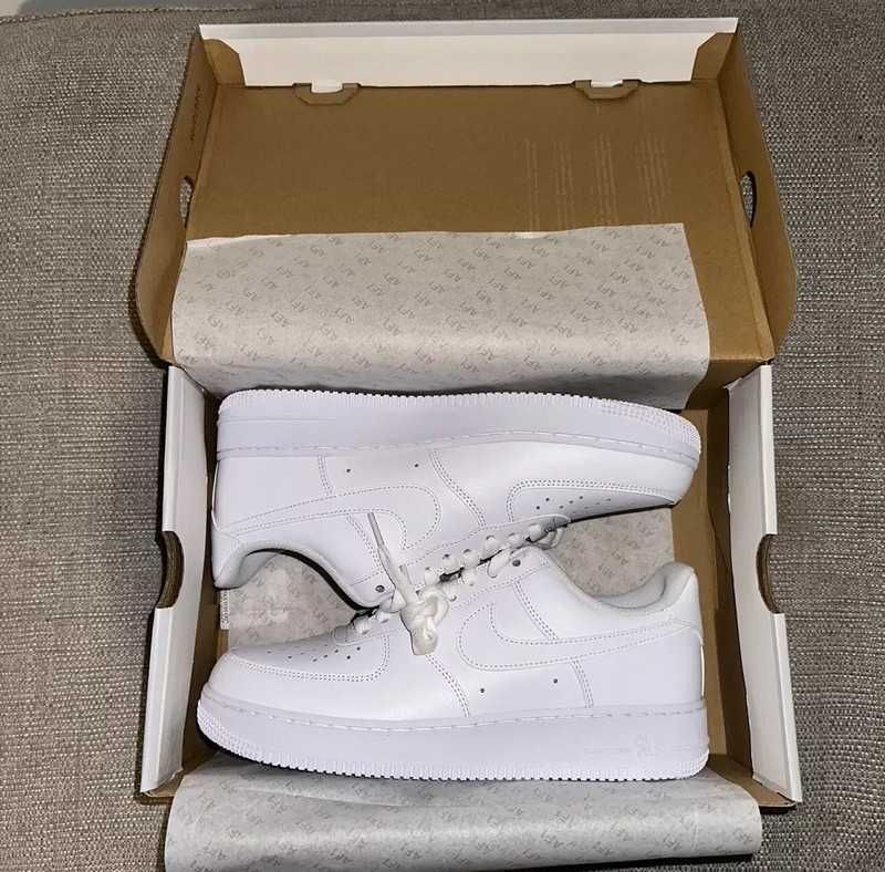 Nike Air Force 1 Low '07 White Rozmiar 38.5